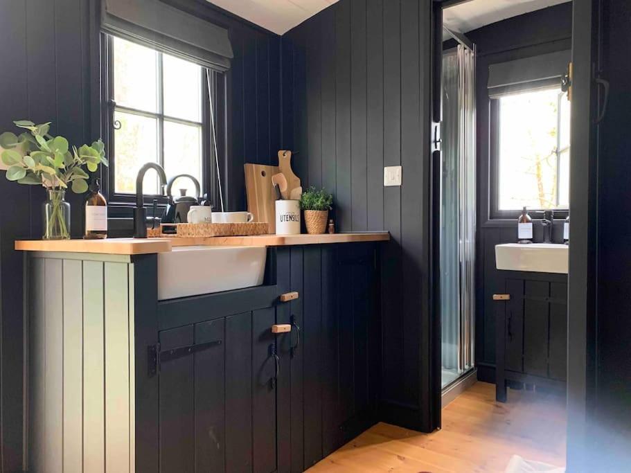 Cornwall Woodland Shepherd'S Hut - Dennis Hut Bodmin Exterior photo